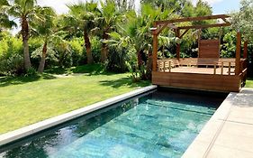 Villa De Luxe Avec La Piscine, Terrain De Petanque Et L'Appartement, Classe 5 Etoiles